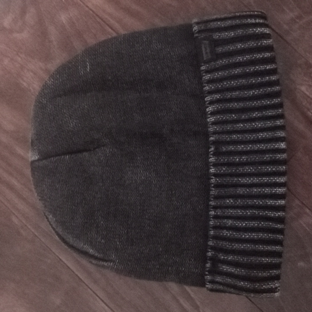 2 WINTER TOQUES - Picture 3 of 5